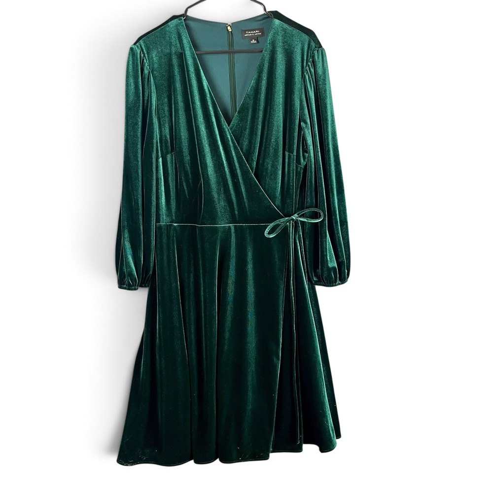 Tahari Arthur S. Levine Green Velvet Wrap Dress Tie VNeck Size 16 Luxe Holiday
